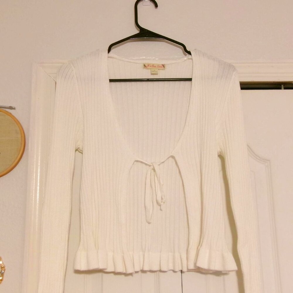 White Tie Front Long Sleeve Top – Size Medium (Excellent Condition) 🤍